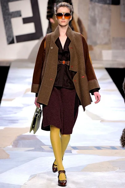Look 17